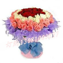 商品详细;红、白、粉色玫瑰99枝，羽毛围边-粉色卷边纸圆形包装