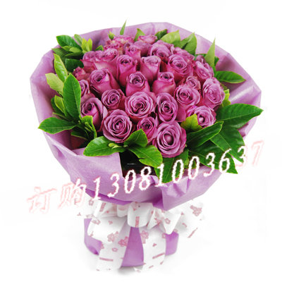 商品详细;33支紫玫瑰，外围配叶，紫色皱纹纸包装-紫色皱纹纸包装。