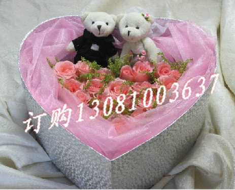 商品详细;19枝超级粉玫瑰，2个小熊、黄莺点缀 -精品心型盒子