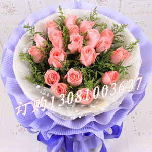 商品详细;粉玫瑰19朵,黄莺点缀-内衬白色纱外围紫色绵纸圆形包装