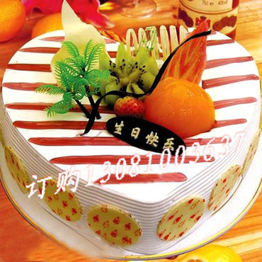 商品详细;10寸水果蛋糕，各色时令新鲜水果装饰-购买蛋糕附送刀、叉、盘、蜡烛一套，并附精美贺卡一张，留下您的祝福。