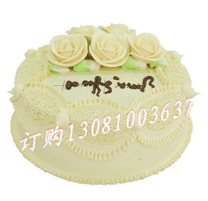 商品详细;圆形鲜奶蛋糕，黄色鲜奶围边同色系鲜奶玫瑰花装饰 -购买蛋糕附送贺卡、刀、叉、盘、蜡烛一套 
