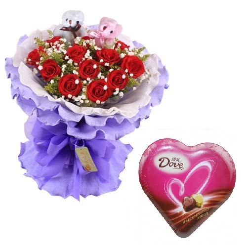 商品详细;11朵红玫瑰赠送2只小熊黄莺星花点缀+ 德芙心语巧克力-紫色卷边圆形包装.