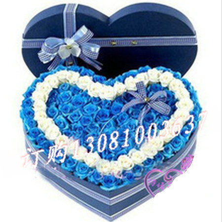 商品详细;66支蓝玫瑰，33支白玫瑰.心形礼盒-.