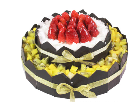 商品详细;双层圆形水果蛋糕，时令水果艺术装饰，纯手工巧克力片围边-购买蛋糕附送贺卡、刀、叉、盘、蜡烛一套